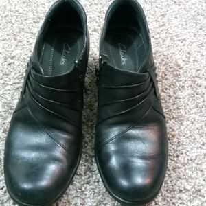 Black Clark's clogs